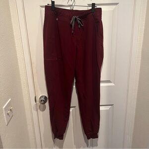 Figs Jogger Scrub Pants in Maroon. Size M Tall.
